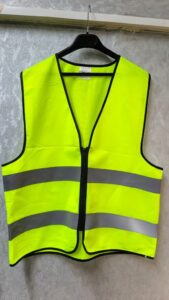 Reflective vest with zip