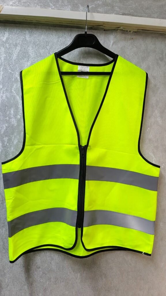 Reflective vest with zip
