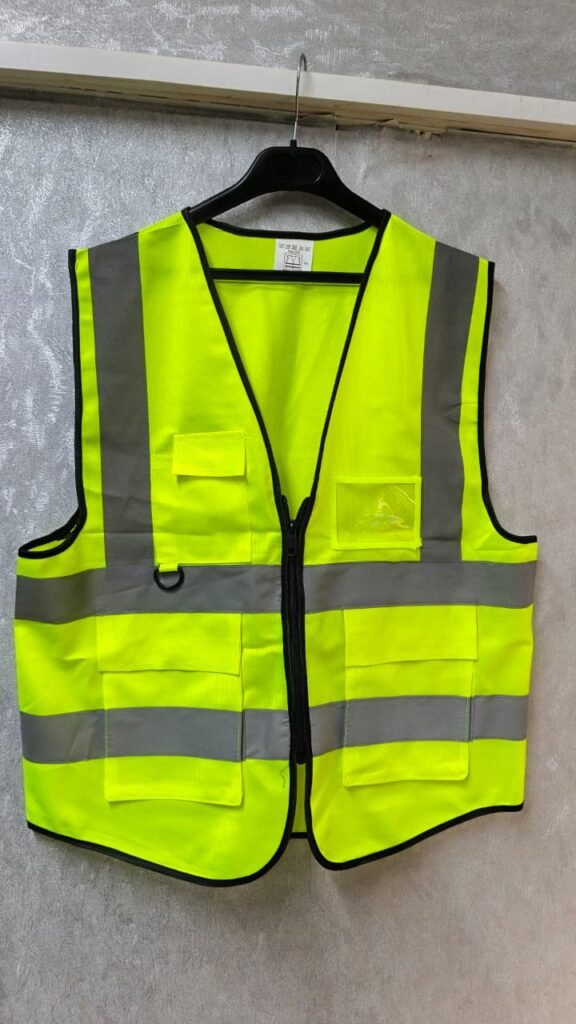 Executive vest with pockets